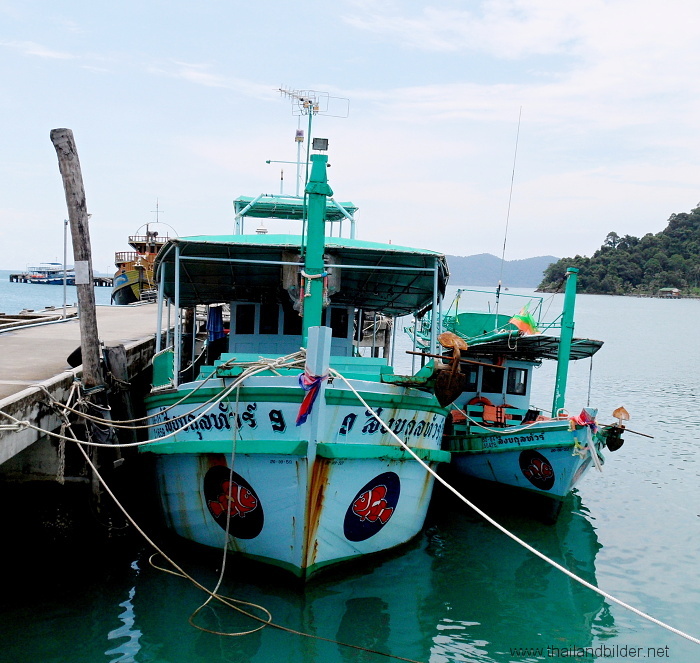 fischerboote vor bootssteg