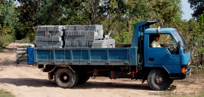 Kleinlastwagen abladen