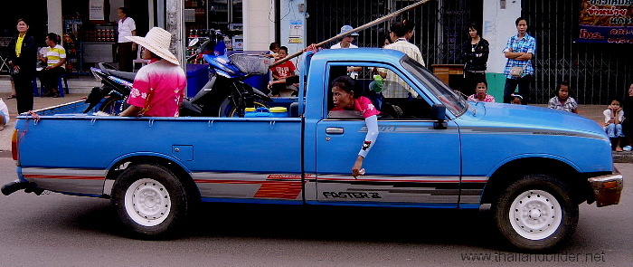 Menschen fahren mit bild