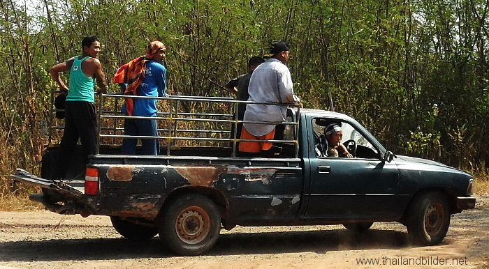 Menschen fahren mit bild