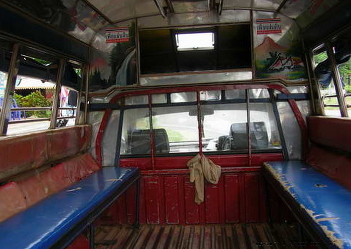 Menschen fahren mit bild