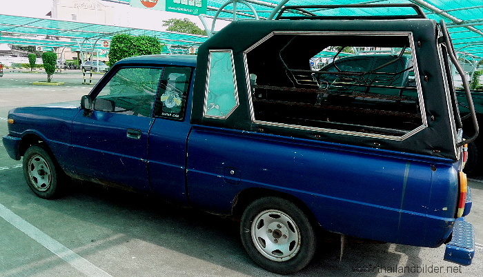 Menschen fahren mit bild