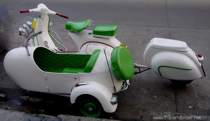 roller mit seitenwagen und anhänger