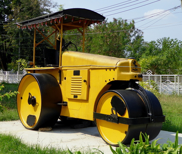 Alte Strassenwalze gelb